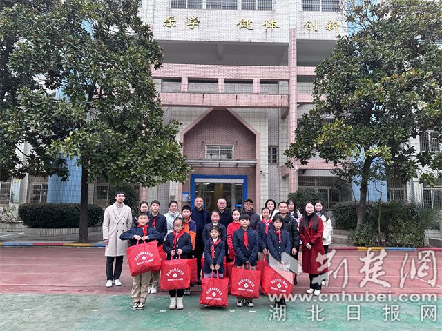 03 2月6日，在回民小学，合影.jpg.jpg