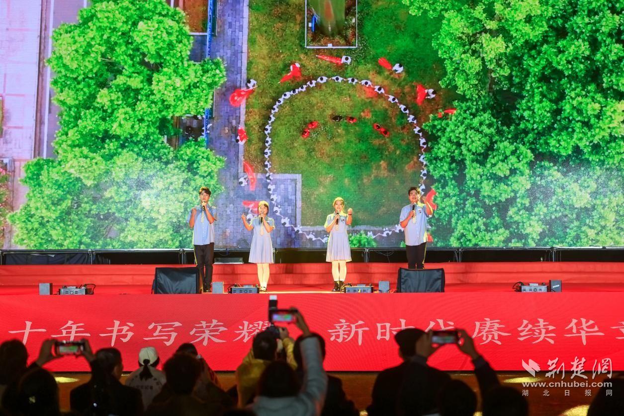 文学院学生通过朗诵演绎《行香子·三秩》.jpeg.jpeg