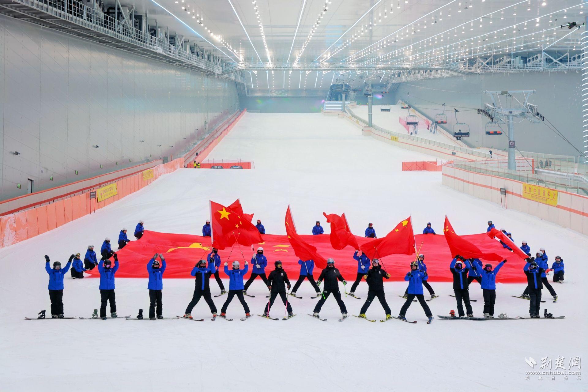 九游体育：华中最大滑雪场在黄陂正式开业进一步激发冰雪经济活力(图1)