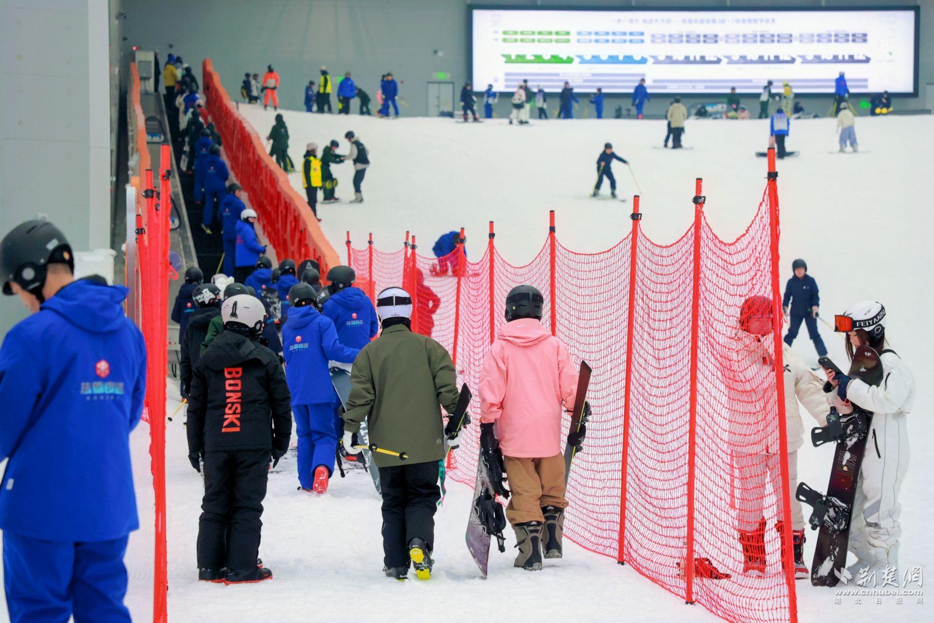 九游体育：华中最大滑雪场在黄陂正式开业进一步激发冰雪经济活力(图3)
