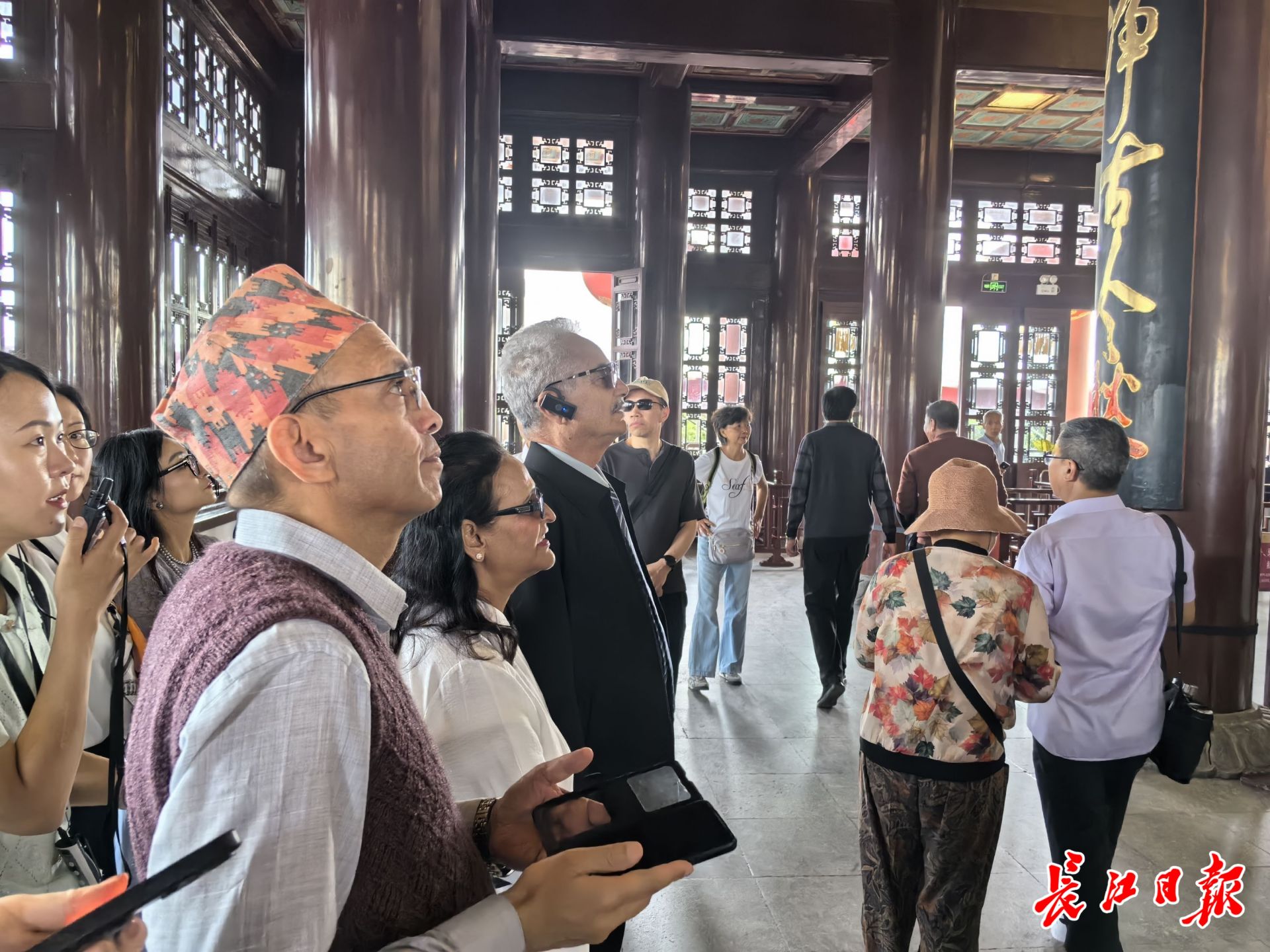 中国媒体的外交官和记者