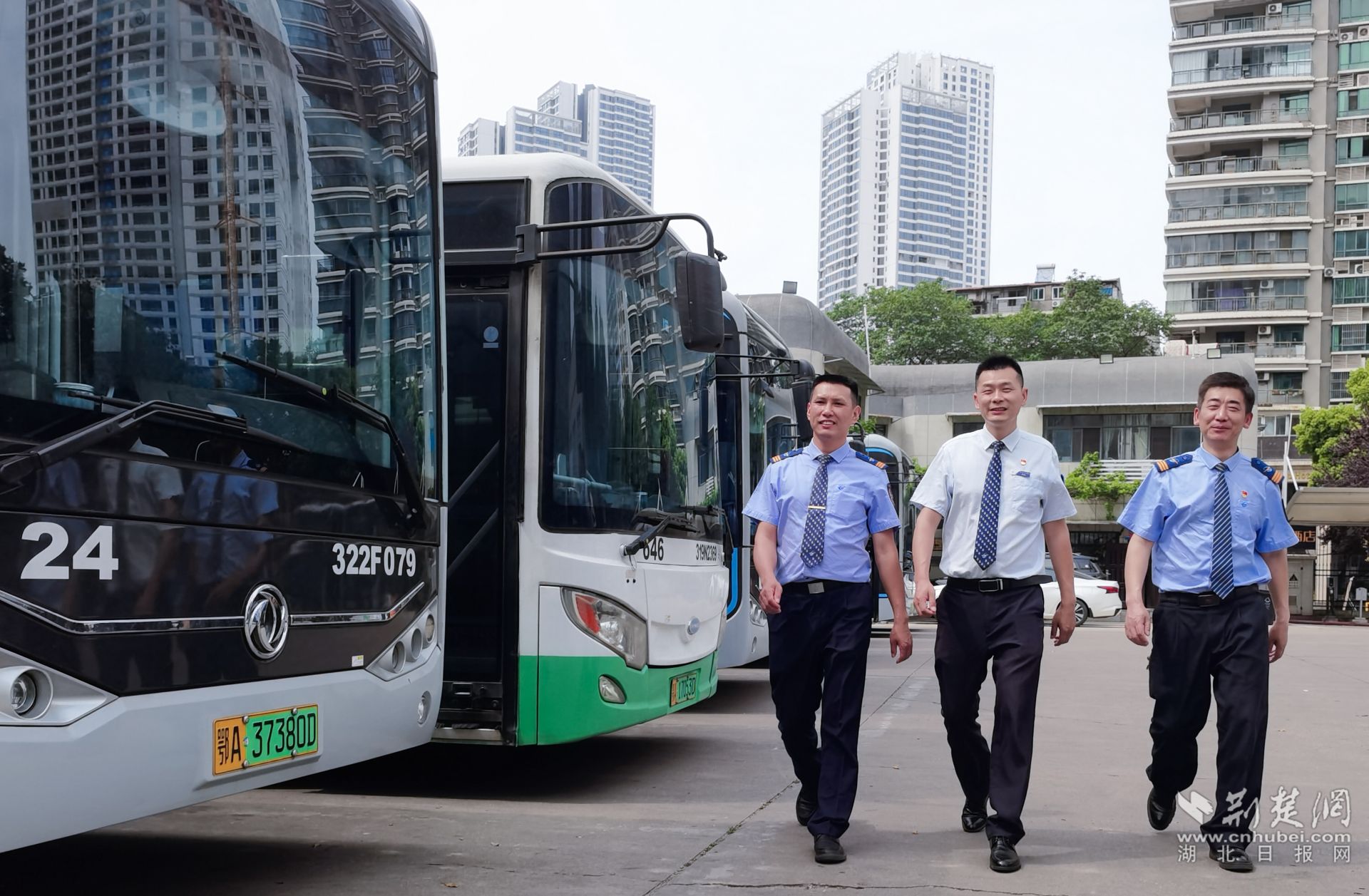 Wuhan No. 24公共汽车“ Golden Triangle”发布了危险信