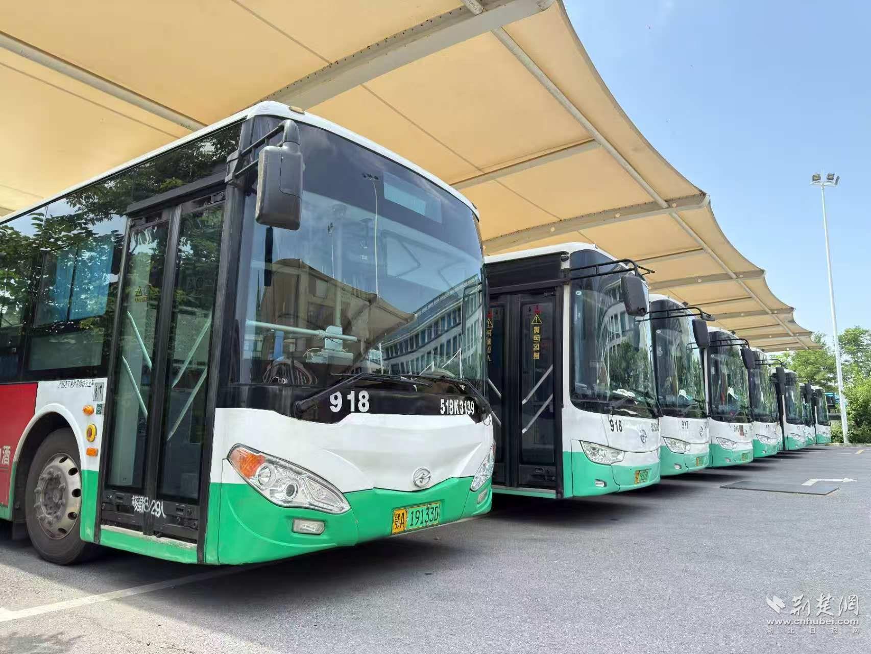 武汉公共汽车采取了许多步骤，以确保在高中入