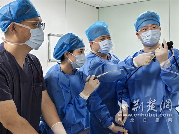 95-年 - 外国，跨学科合作解决了5分钟之内的危机