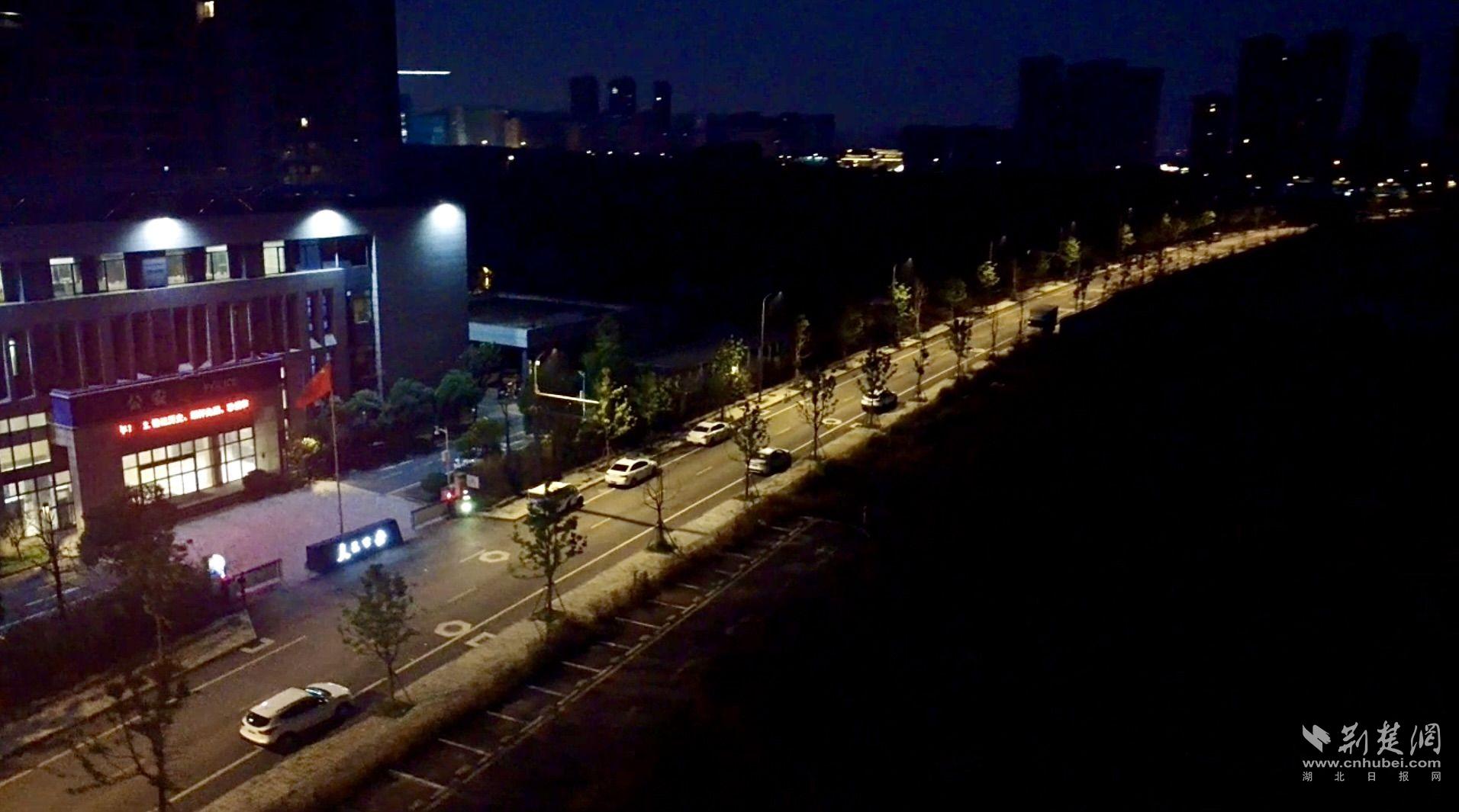 武汉市华山镇多条街道亮化工程竣工，数千盏“