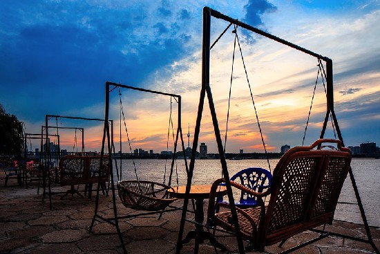 �人���ձ���ʤ���̵㣺˽�ҵ���������