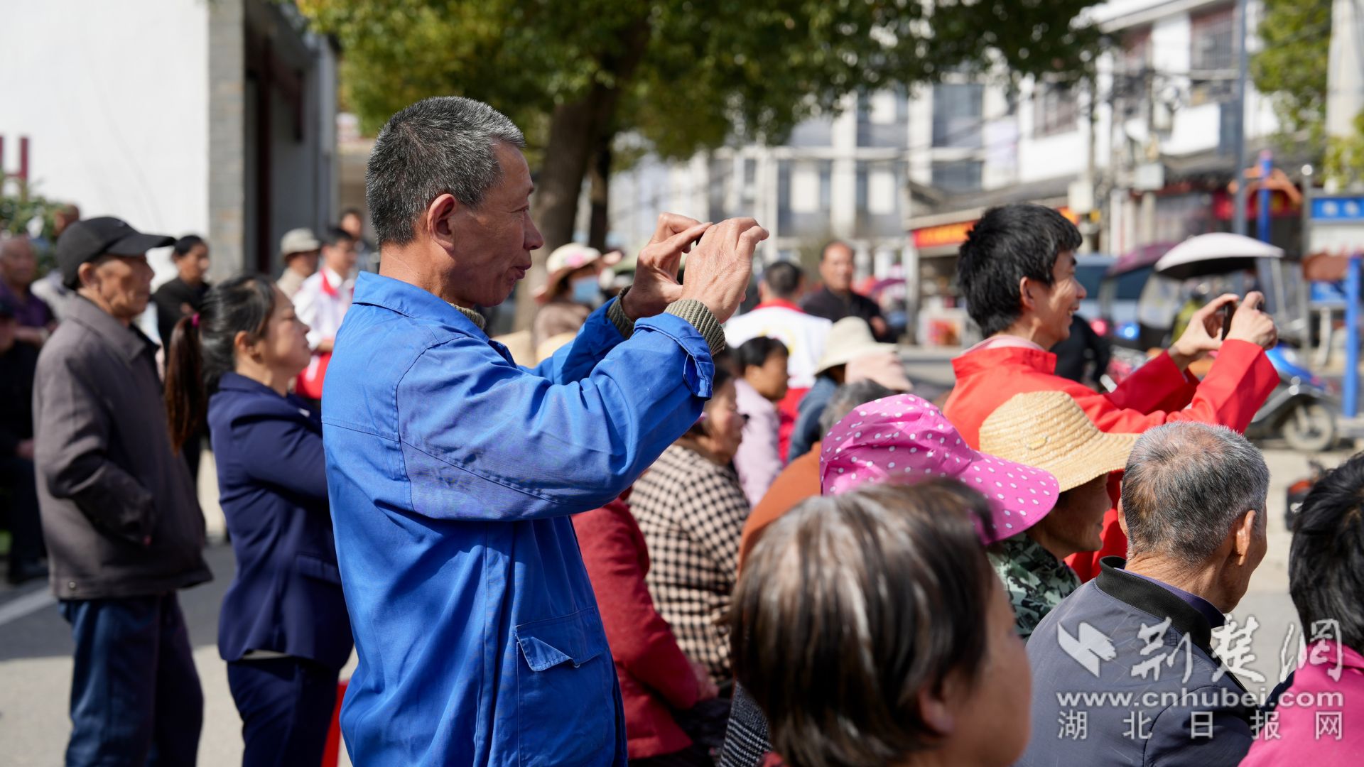 新洲区汪集街文明集市开市村民乐享志愿服务大餐