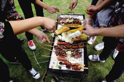 美景美食两不误 武汉户外烧烤最佳地点